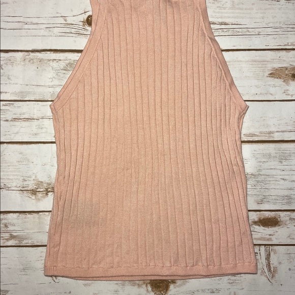 H&M Divided Top - Picture 2 of 4